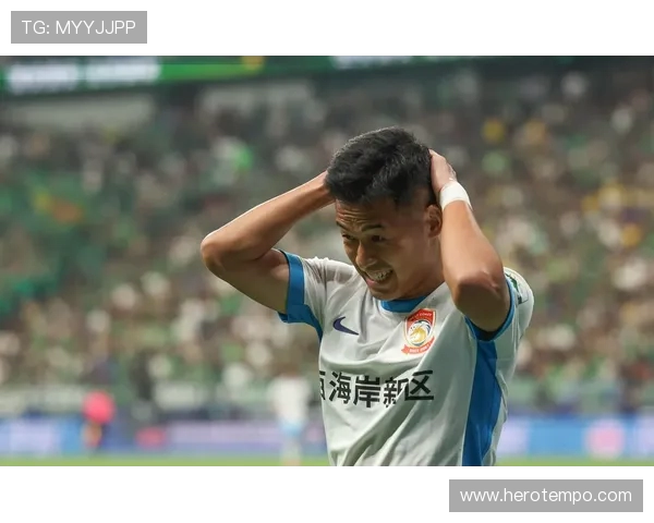 恩加德乌头球造门将乌龙 国安半场 1-0 领先西海岸(2) 恩加德乌头球造门将乌龙 国安半场 1-0 领先西海岸(2)