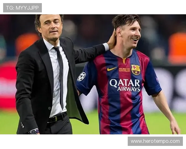 温情重逢!梅西通道内拥抱恩里克 巴黎老友跨越胜负的足坛情谊(1) 温情重逢!梅西通道内拥抱恩里克 巴黎老友跨越胜负的足坛情谊(1)